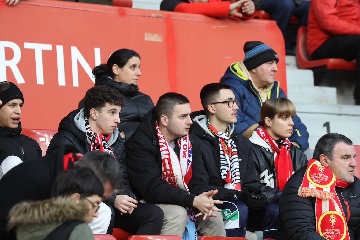 Fotos: ¿Estuviste en el Sporting-Málaga? ¡Búscate en las fotos!