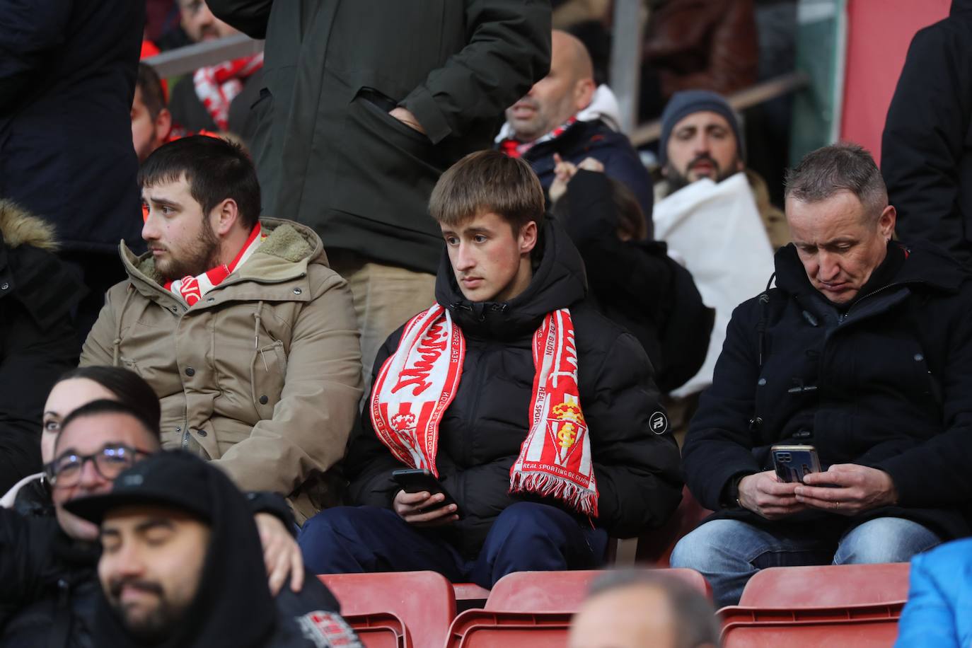 Fotos: ¿Estuviste en el Sporting-Málaga? ¡Búscate en las fotos!