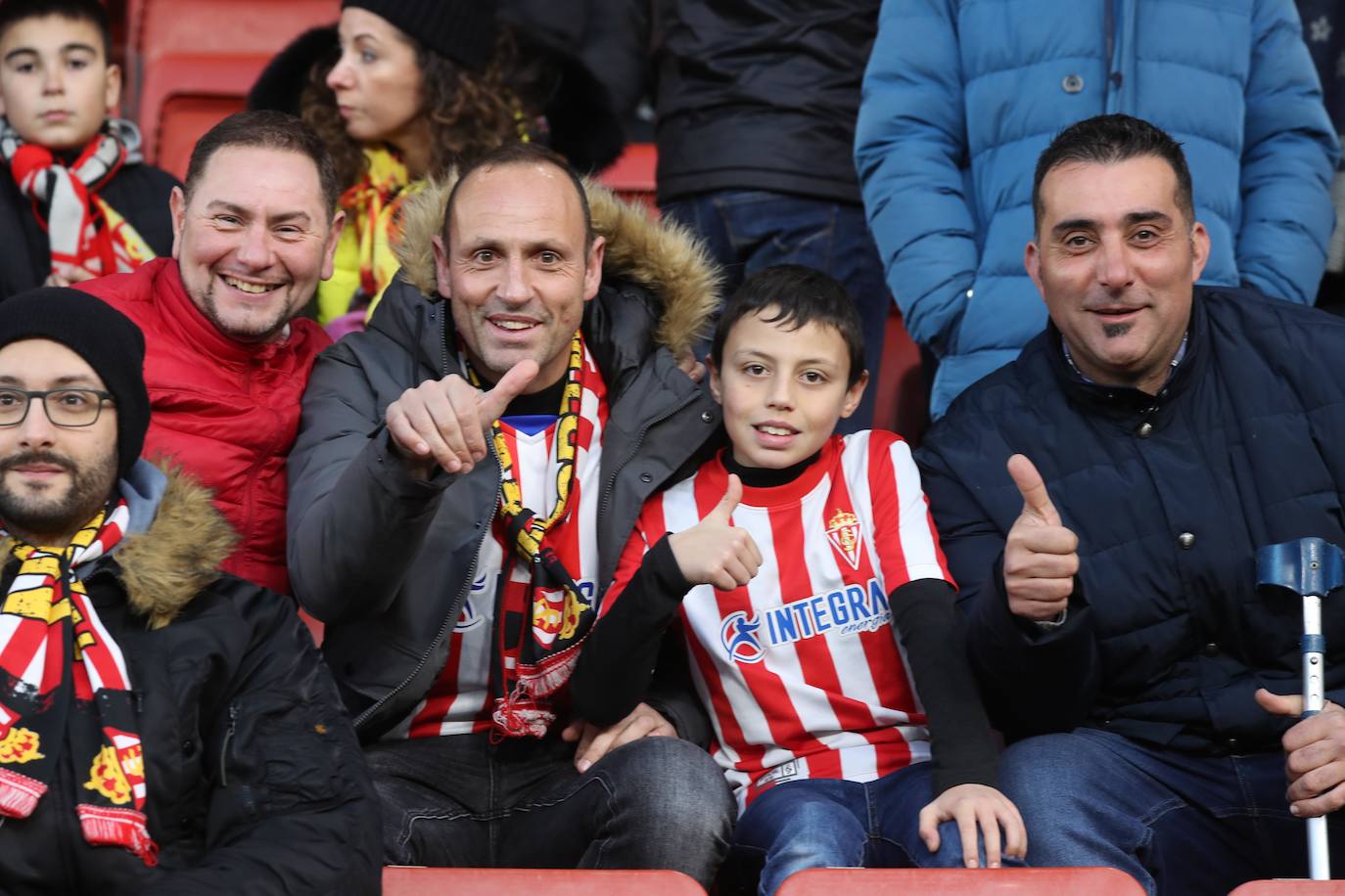 Fotos: ¿Estuviste en el Sporting-Málaga? ¡Búscate en las fotos!