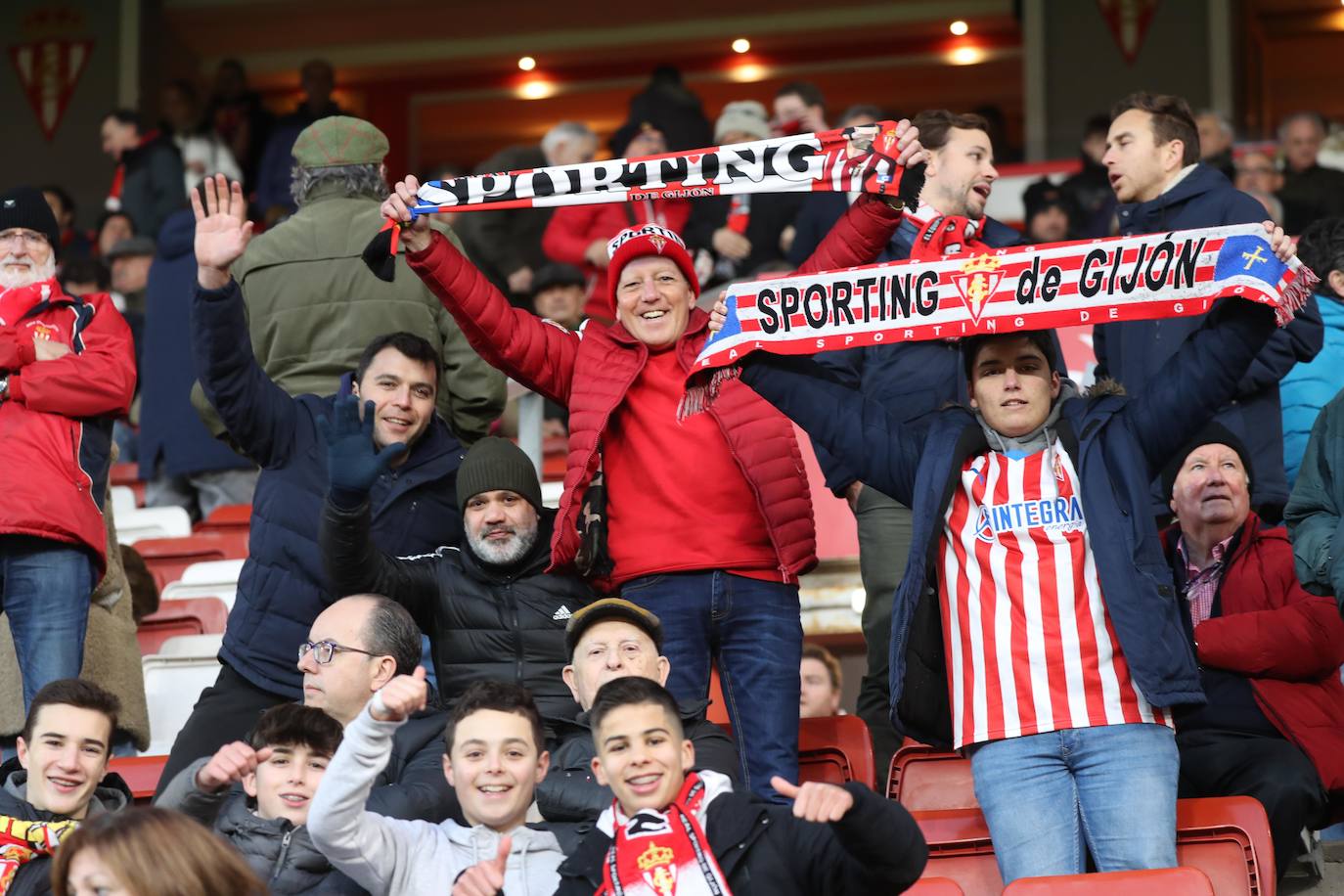 Fotos: ¿Estuviste en el Sporting-Málaga? ¡Búscate en las fotos!