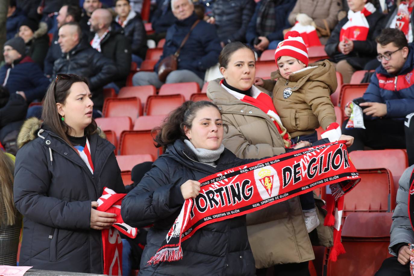 Fotos: ¿Estuviste en el Sporting-Málaga? ¡Búscate en las fotos!