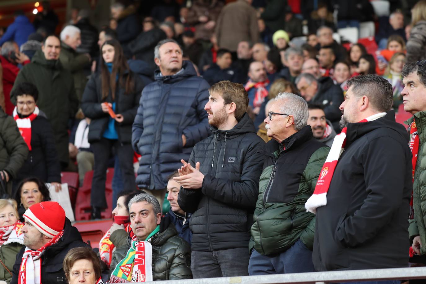 Fotos: ¿Estuviste en el Sporting-Málaga? ¡Búscate en las fotos!