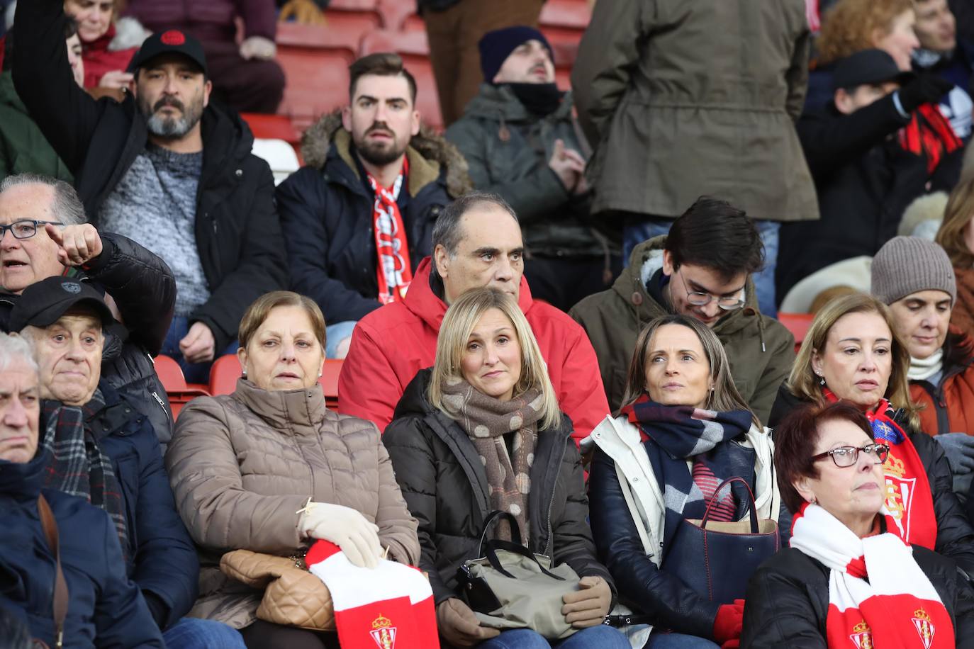 Fotos: ¿Estuviste en el Sporting-Málaga? ¡Búscate en las fotos!