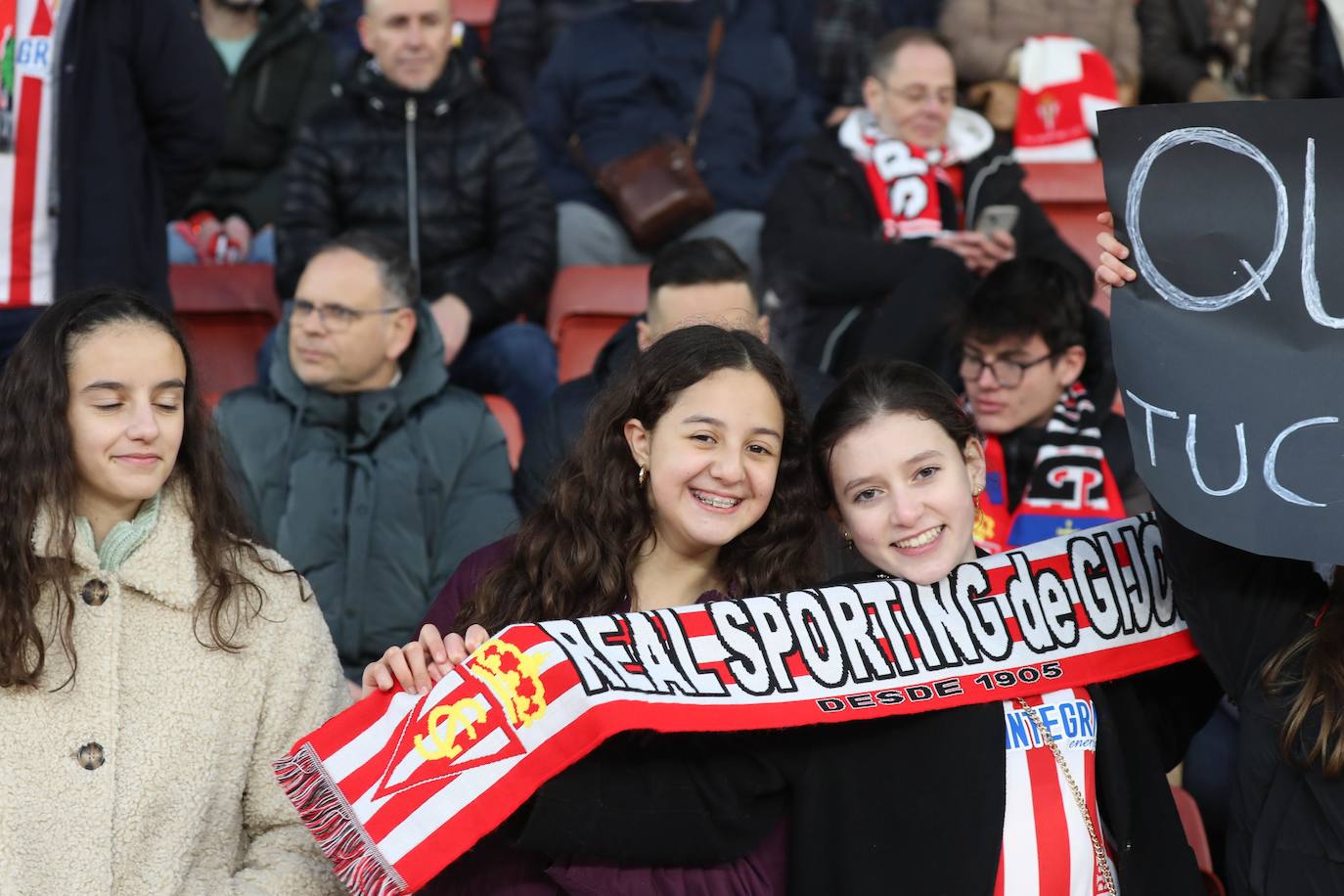 Fotos: ¿Estuviste en el Sporting-Málaga? ¡Búscate en las fotos!