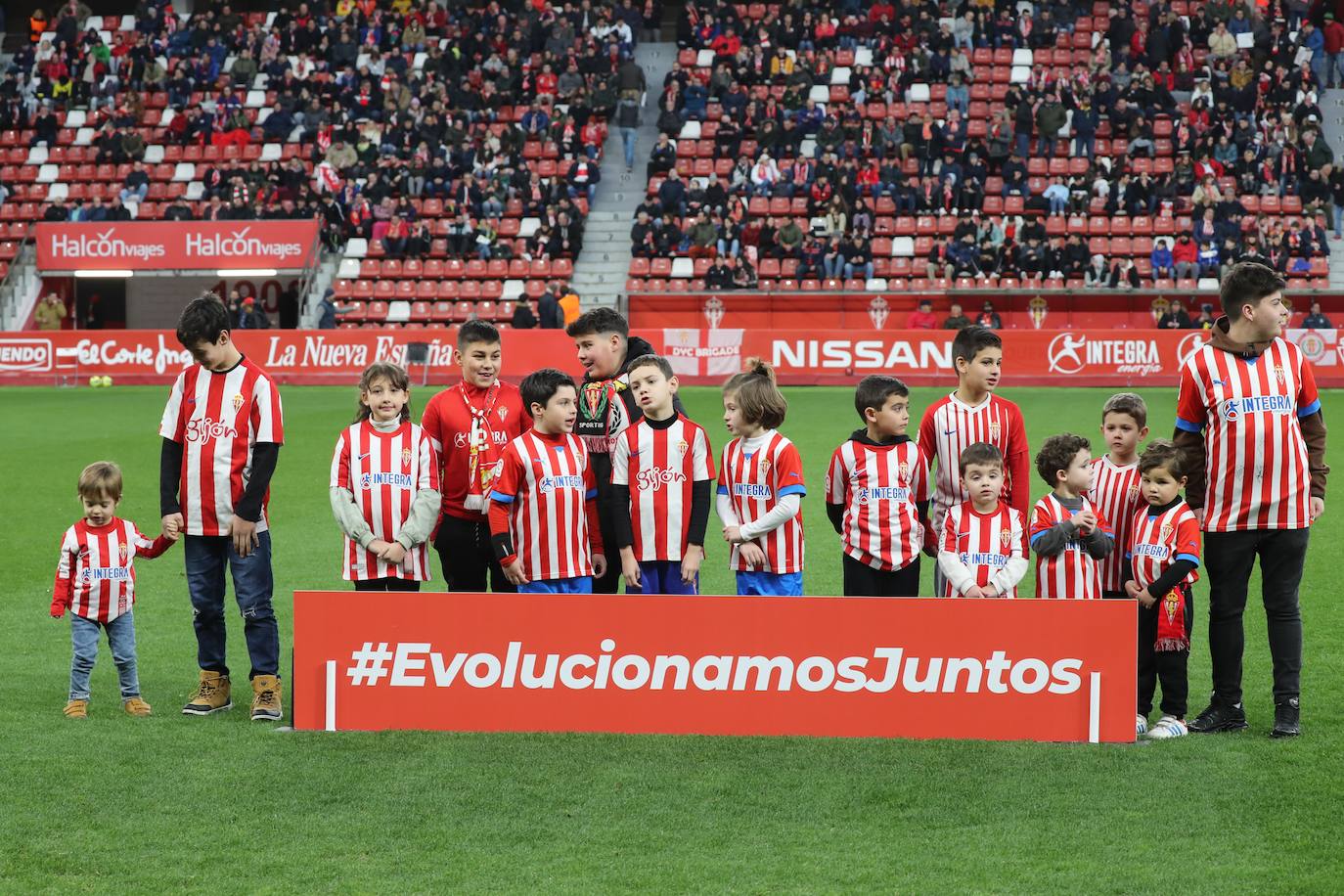 Fotos: ¿Estuviste en el Sporting-Málaga? ¡Búscate en las fotos!