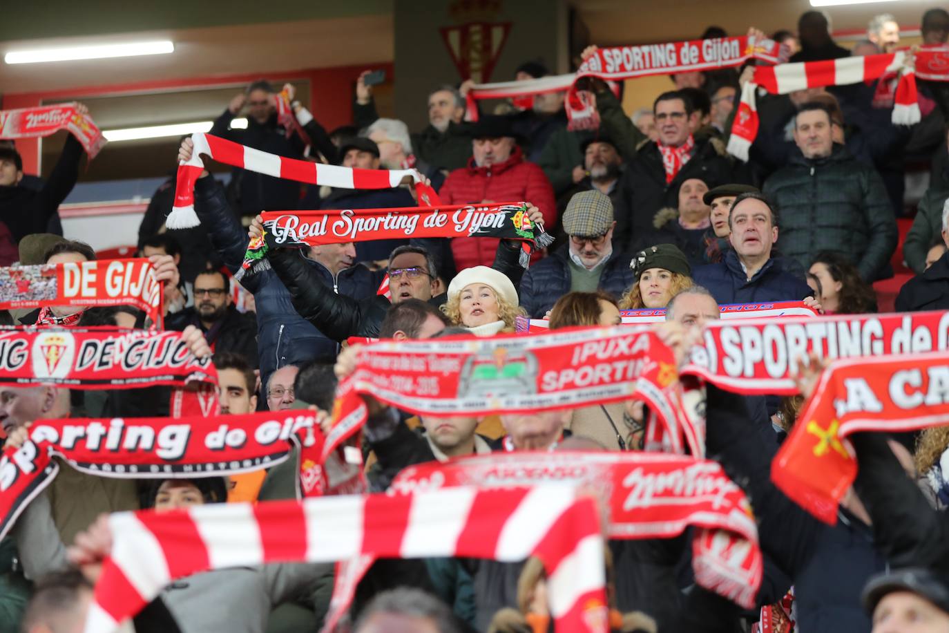 Fotos: ¿Estuviste en el Sporting-Málaga? ¡Búscate en las fotos!