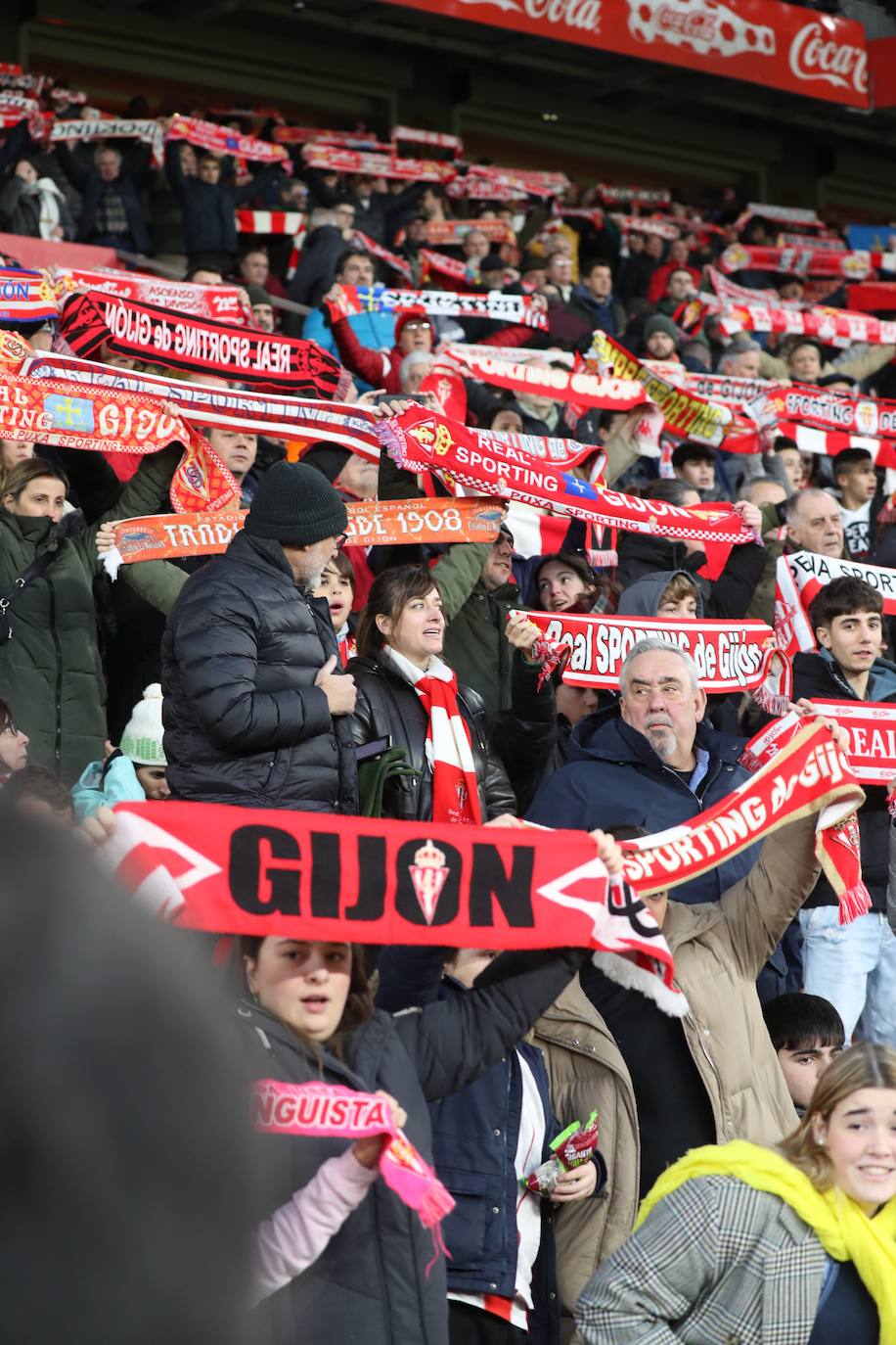 Fotos: ¿Estuviste en el Sporting-Málaga? ¡Búscate en las fotos!