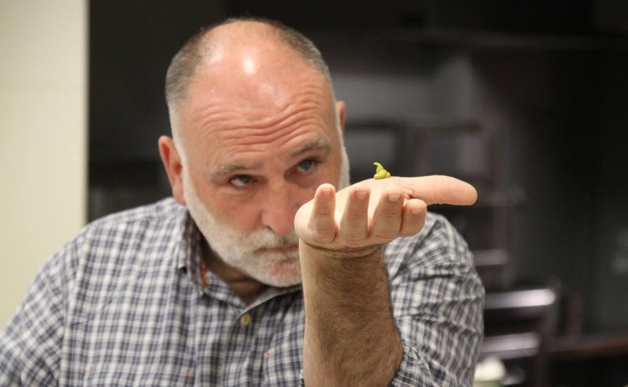 Alimentación saludable: La fruta tropical que desayuna José Andrés cada día con poder antiinflamatorio y que 'rejuvenece'