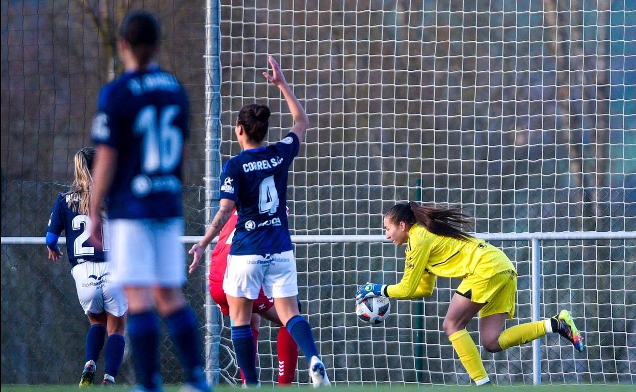 Anto Canales atrapando un balón.