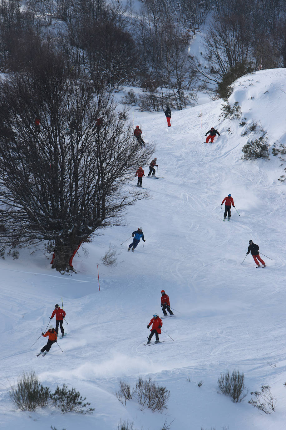 Fotos: Fuentes de Invierno se llena de esquiadores para disfrutar de la nieve