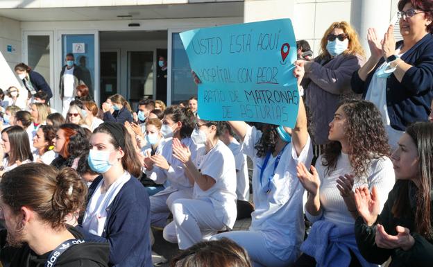 Galería. Las enfermeras de Gijón protestan por la «precariedad del sector»