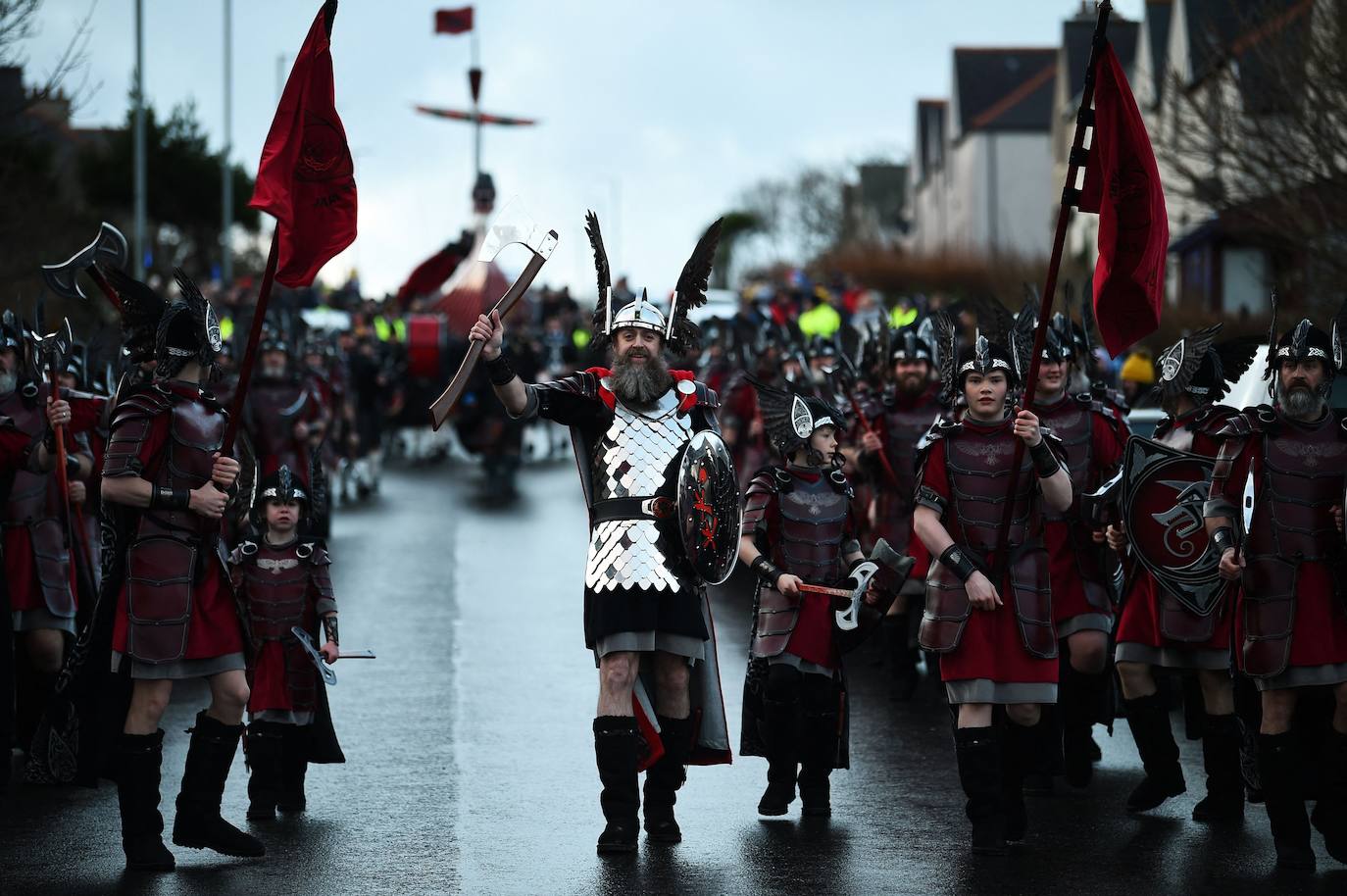 Fotos: Los vikingos desfilan por las calles de Escocia