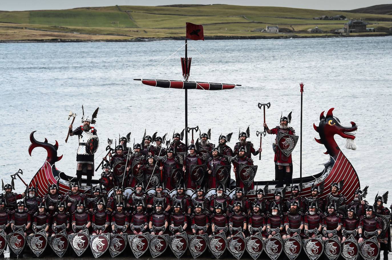 Fotos: Los vikingos desfilan por las calles de Escocia