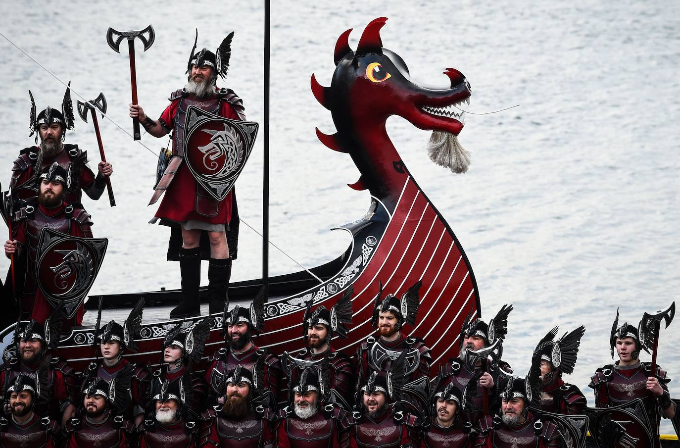 Fotos: Los vikingos desfilan por las calles de Escocia