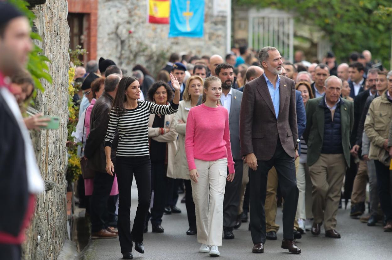 Los Reyes, con su hija Leonor, en octubre pasado en Asturias. 