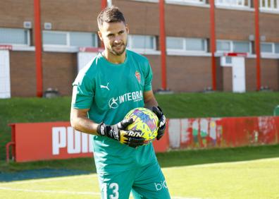 Imagen secundaria 1 - Sporting: De Amores y Marsà ya lucen como rojiblancos