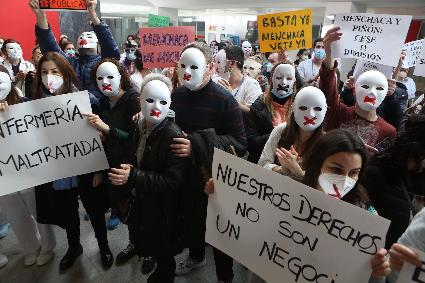 Fotos: Crece el malestar entre el personal del HUCA: «Nuestros derechos no son privilegios»