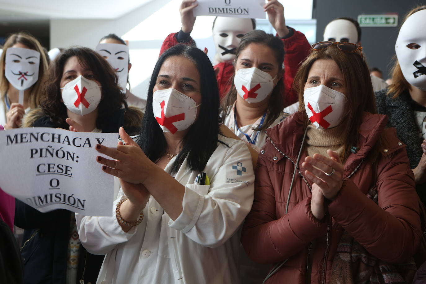 Fotos: Crece el malestar entre el personal del HUCA: «Nuestros derechos no son privilegios»