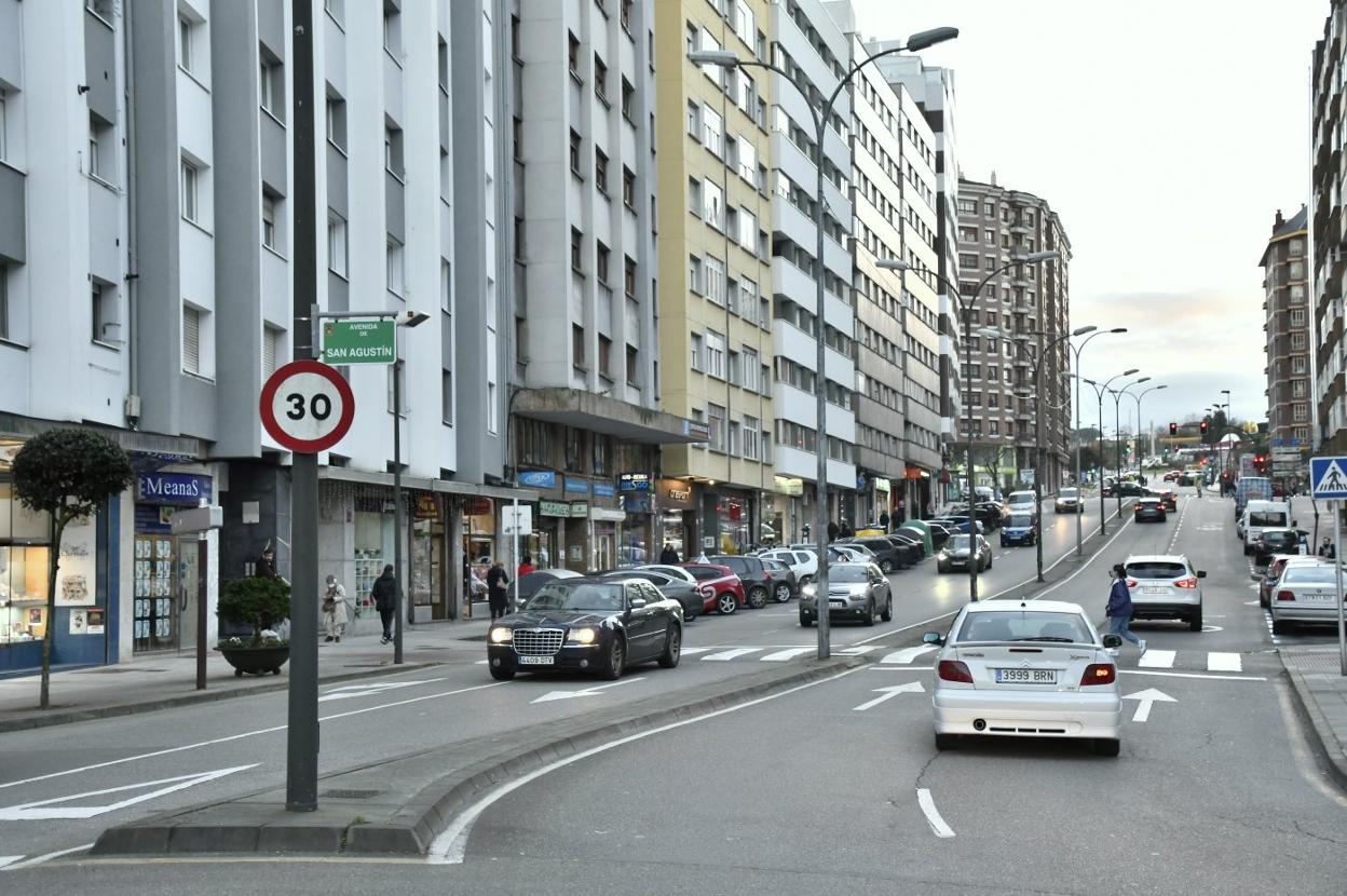 En la avenida de San Agustín se crerará un carril bus para agilizar el transporte al hospital. 