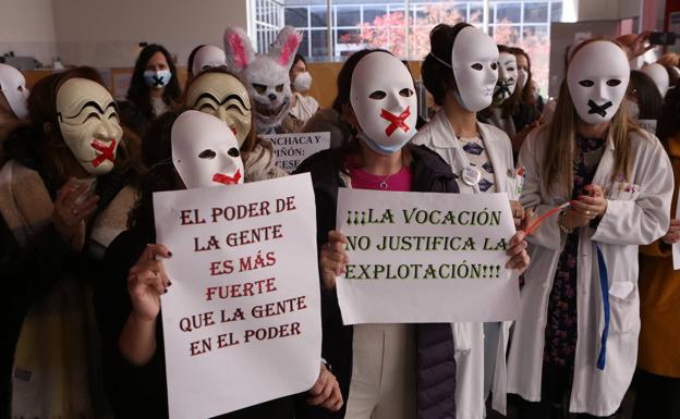 Galería. Crece el malestar entre el personal del HUCA: «Nuestros derechos no son privilegios»