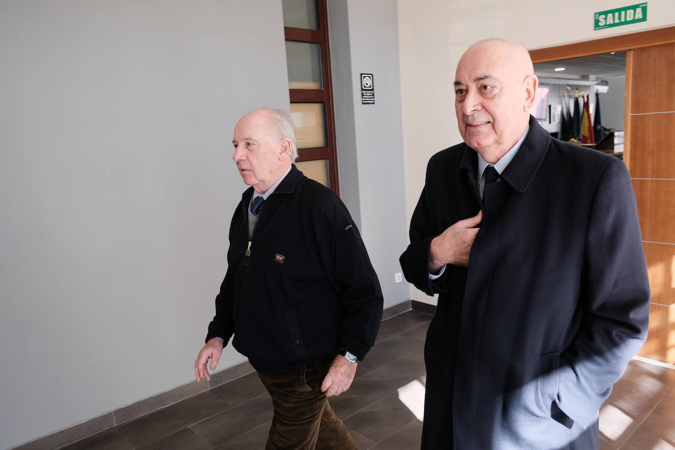 Fotos: Emotivo adiós al economista asturiano Juan Velarde