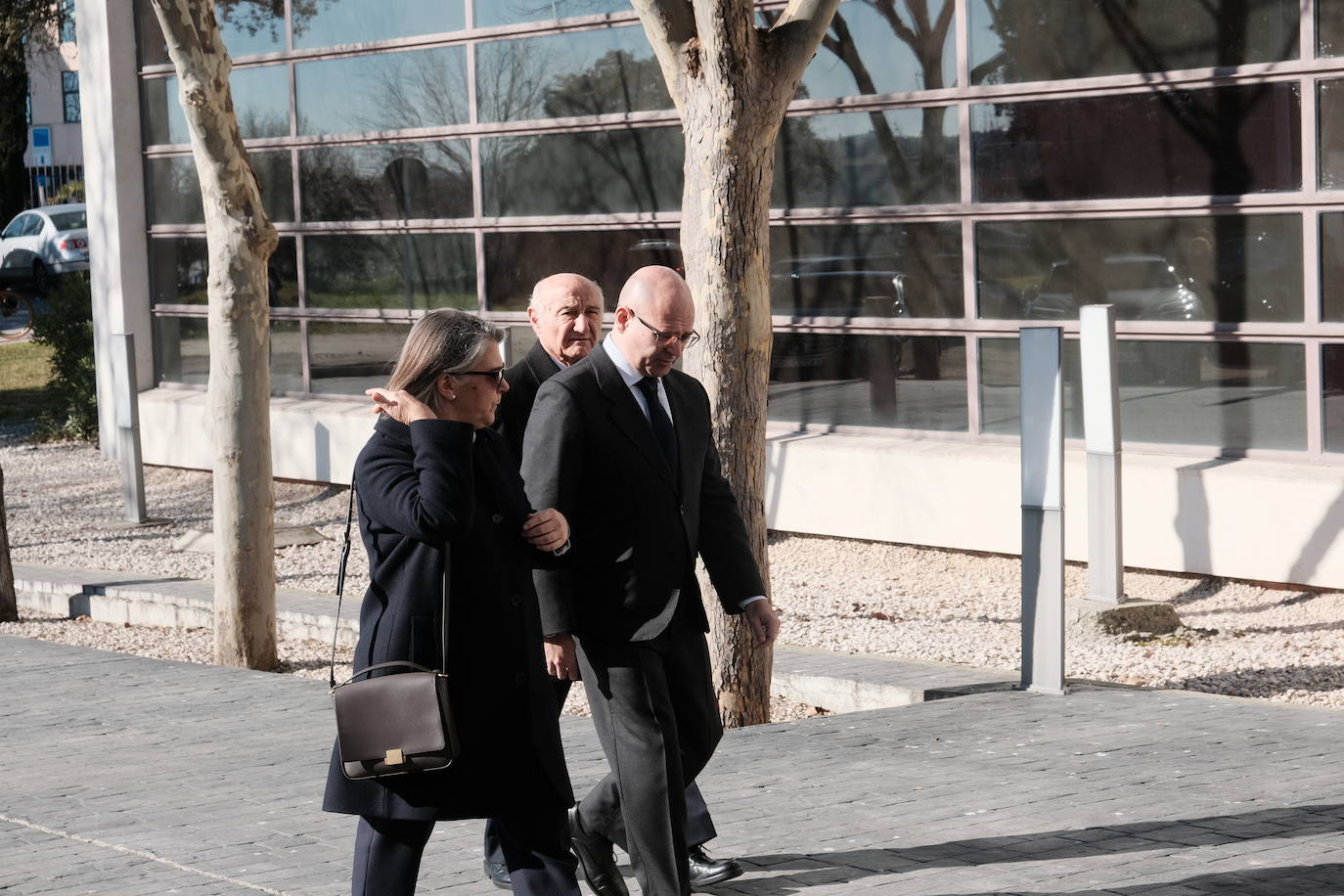 Fotos: Emotivo adiós al economista asturiano Juan Velarde