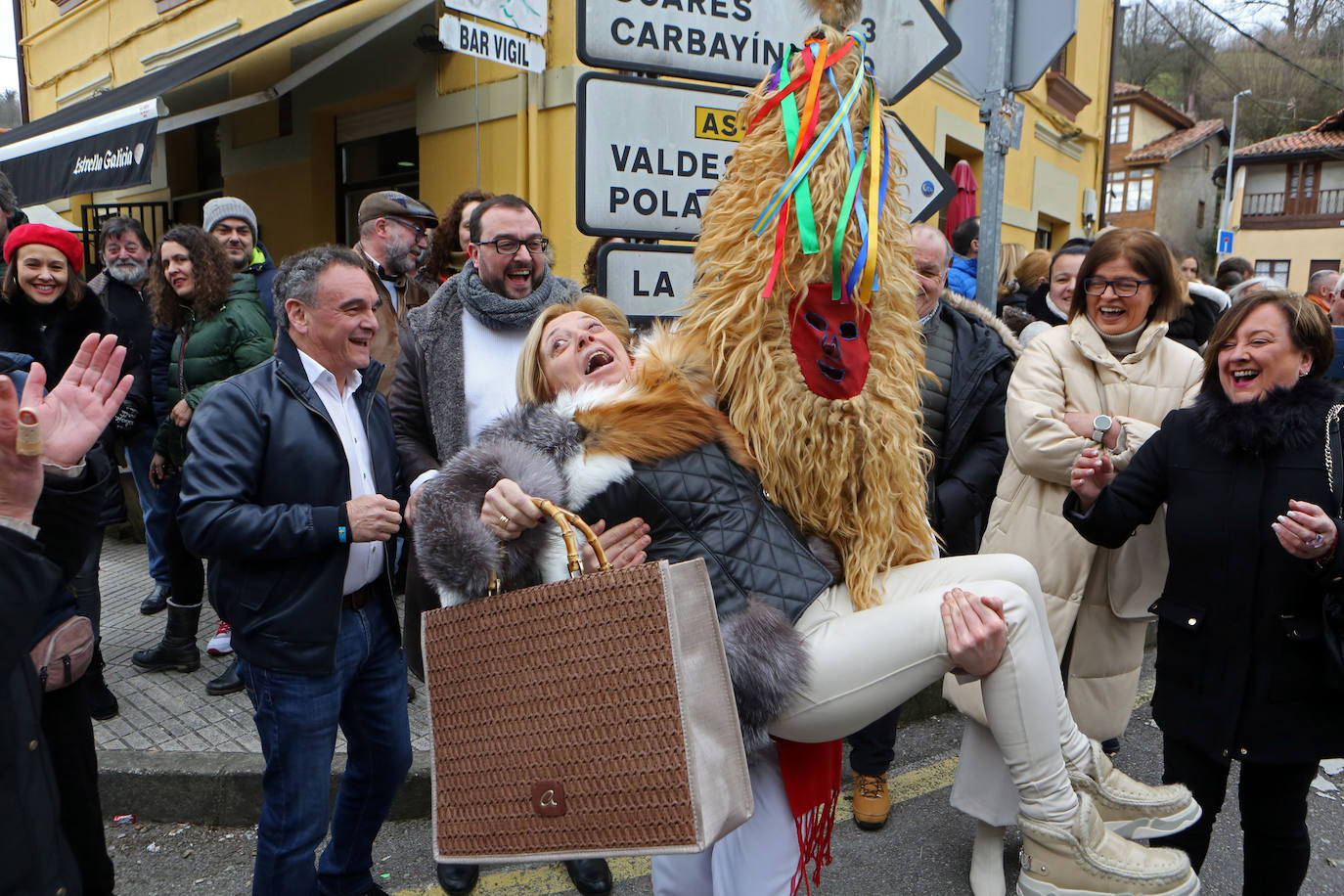 Fotos: Los Sidros y Comedies están muy vivos en Bimenes