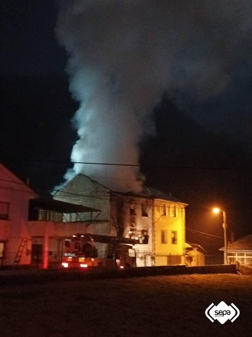 Fotos: Trágico incendio en una vivienda en Cangas del Narcea