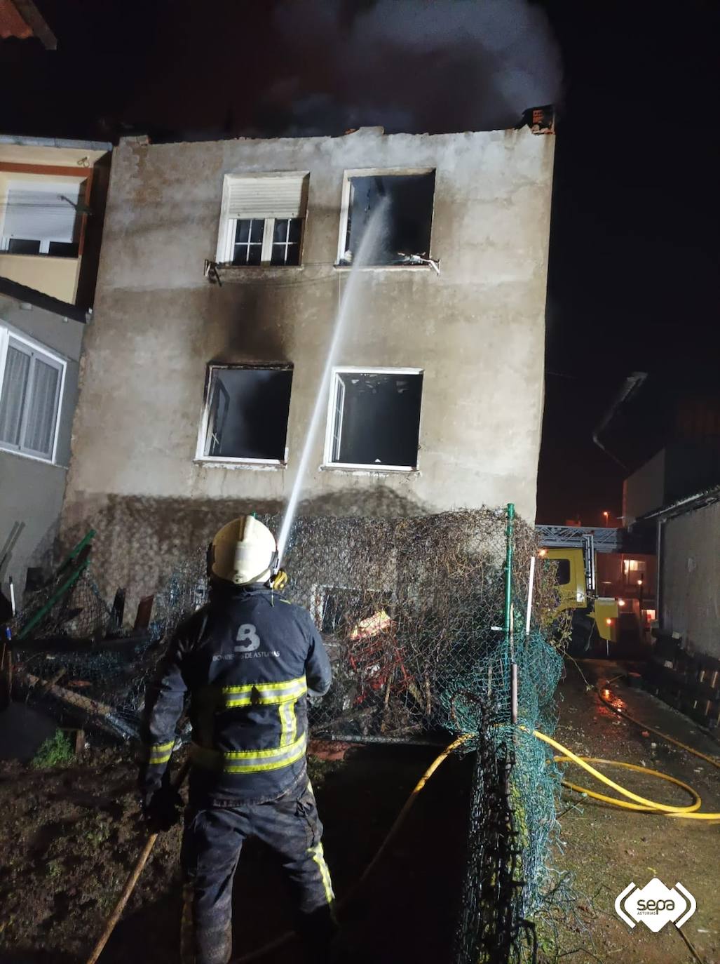 Fotos: Trágico incendio en una vivienda en Cangas del Narcea
