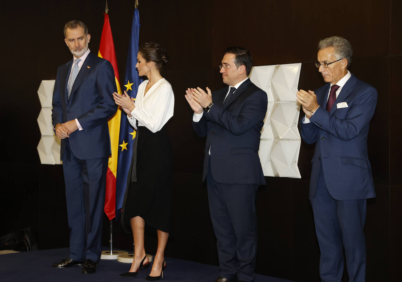 Fotos: La reina Letizia en Angola: de un conjunto rosa palo a un estiloso vestido de lunares