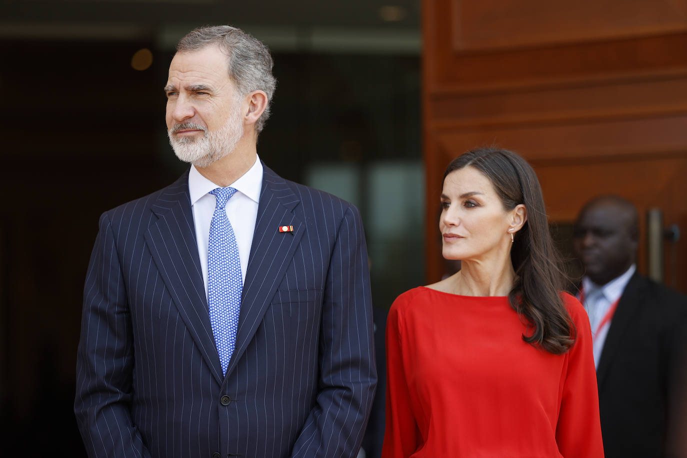 Fotos: La reina Letizia en Angola: de un conjunto rosa palo a un estiloso vestido de lunares