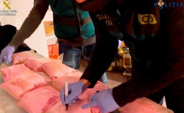 Alijos de 'tusi' o cocaína rosa, en una intervención de la Guardia Civil.