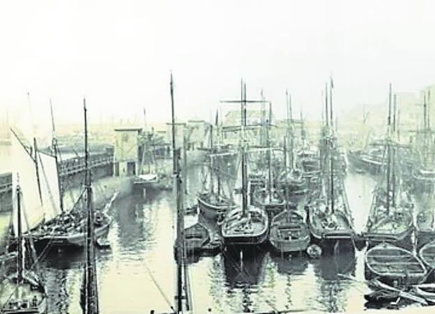 Muchas embarcaciones de pesca no pudieron llegar al puerto local.