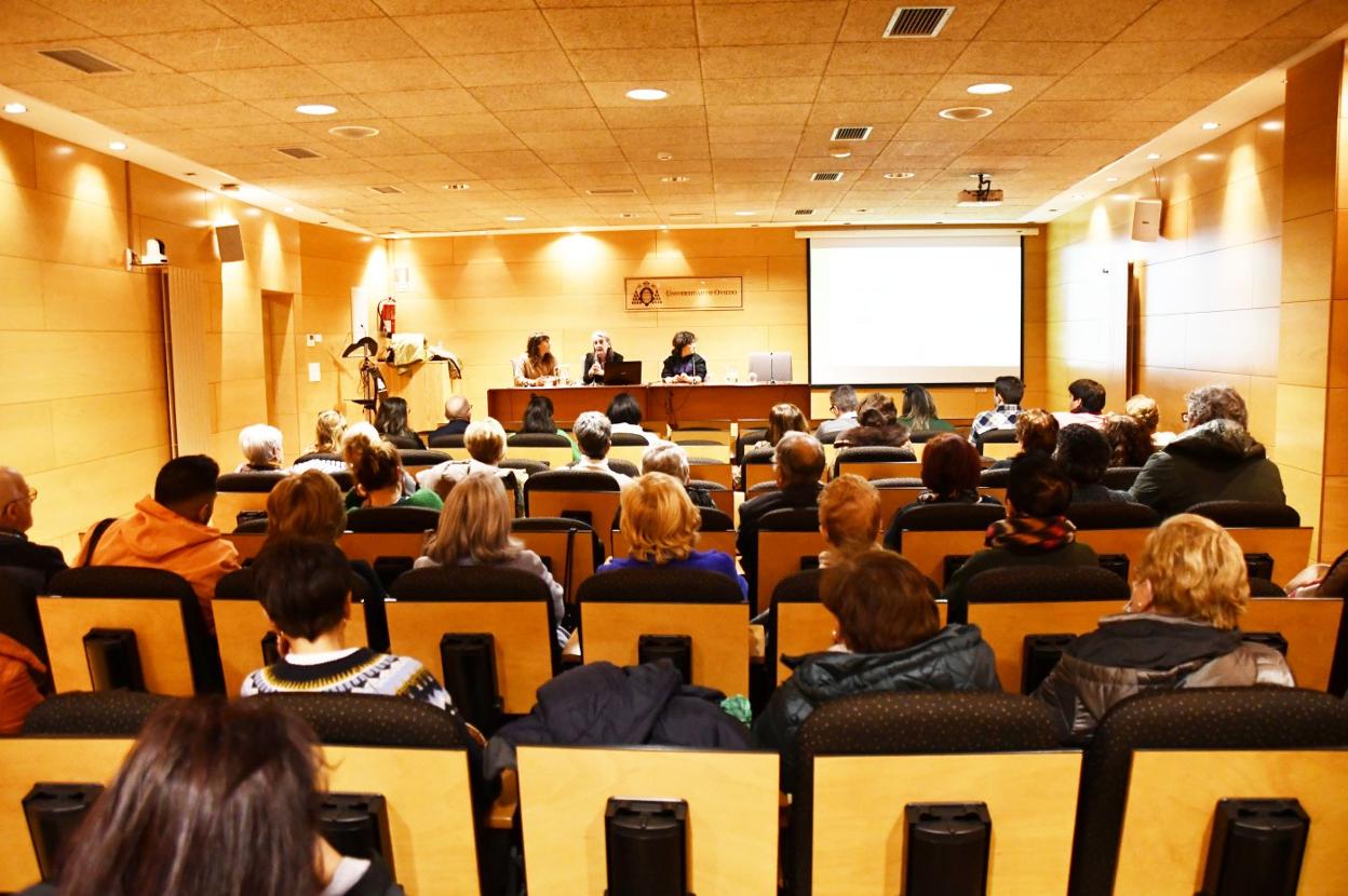 Presentación, ayer, en el Centro de Servicios Universitarios de los resultados del estudio llevado a cabo por la Fraternidad de Francisco. 