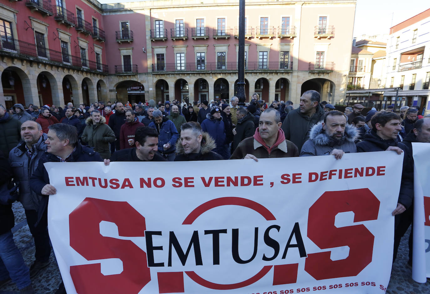 Fotos: Protesta en Gijón de los trabajadores de EMTUSA