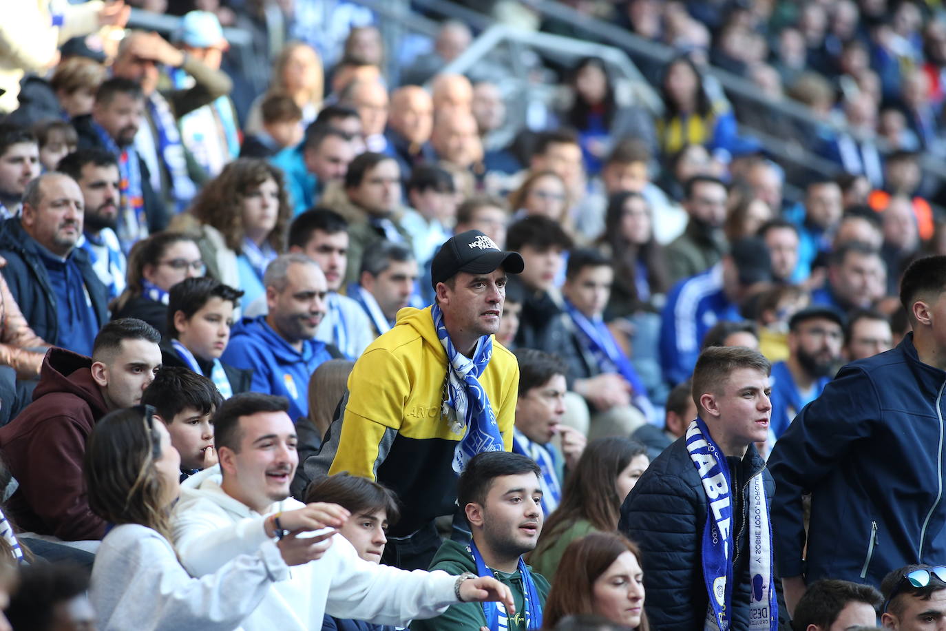 Fotos: ¿Estuviste en el Real Oviedo - Burgos? ¡Búscate en el Carlos Tartiere!