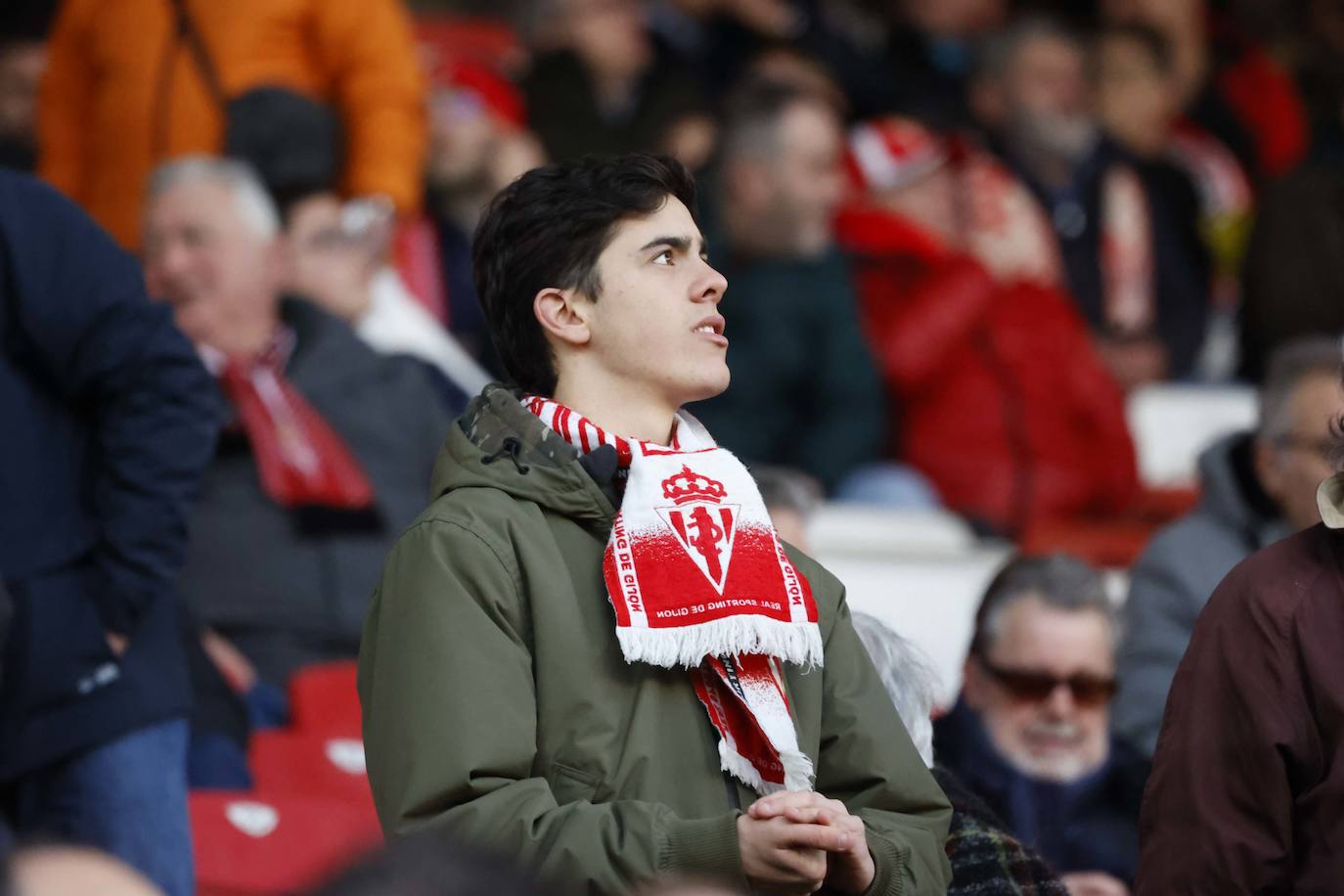 Fotos: ¿Estuviste en el Sporting - Huesca? ¡Búscate en El Molinón!