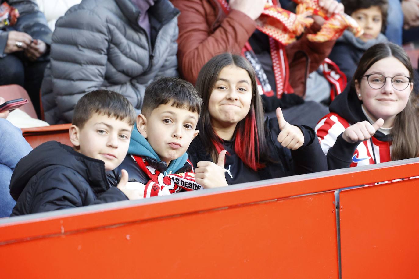 Fotos: ¿Estuviste en el Sporting - Huesca? ¡Búscate en El Molinón!