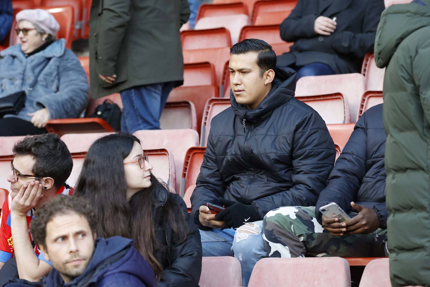 Fotos: ¿Estuviste en el Sporting - Huesca? ¡Búscate en El Molinón!