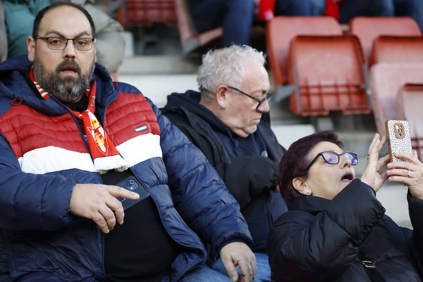 Fotos: ¿Estuviste en el Sporting - Huesca? ¡Búscate en El Molinón!