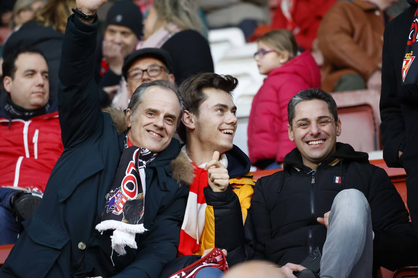 Fotos: ¿Estuviste en el Sporting - Huesca? ¡Búscate en El Molinón!