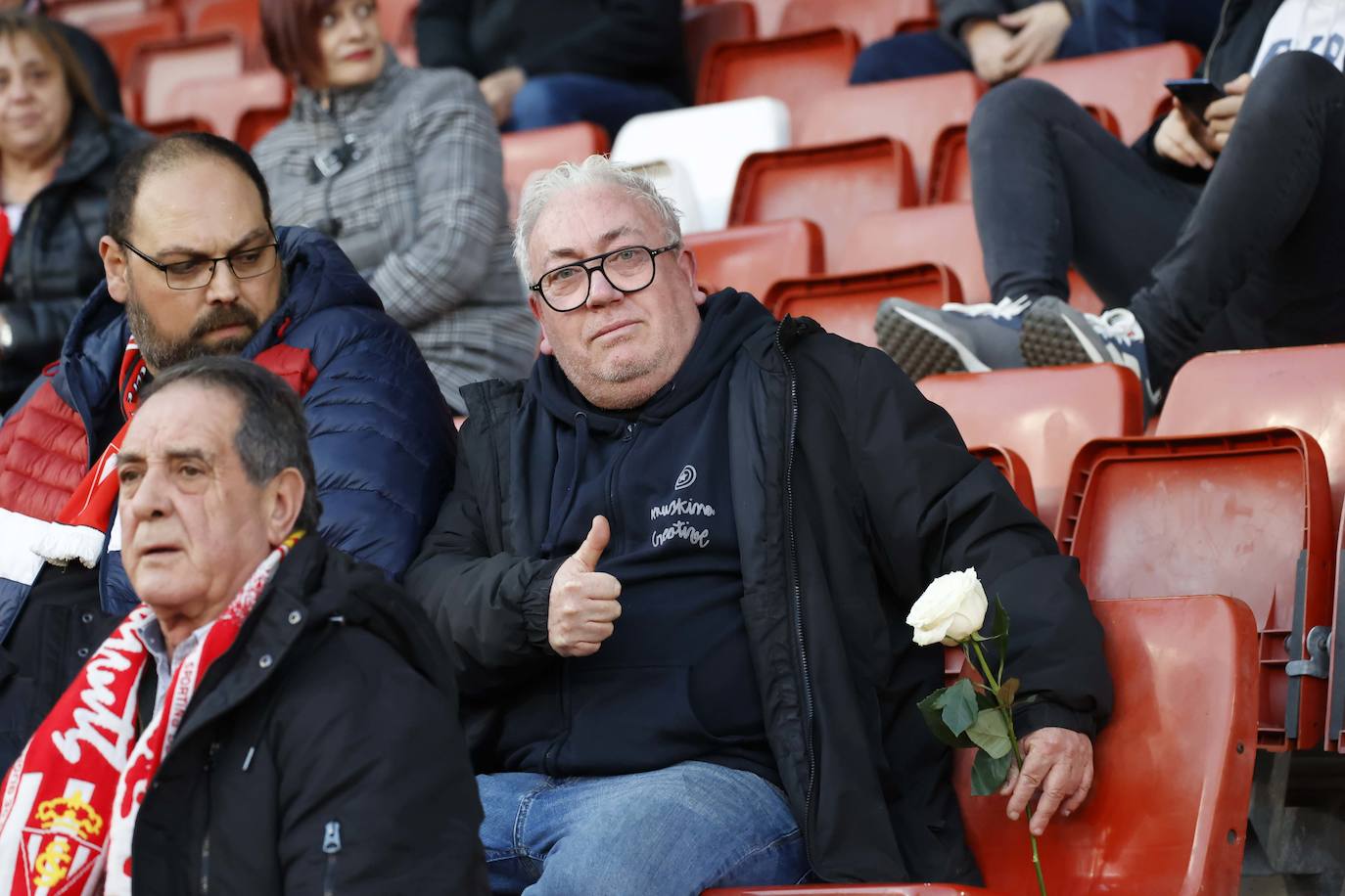 Fotos: ¿Estuviste en el Sporting - Huesca? ¡Búscate en El Molinón!