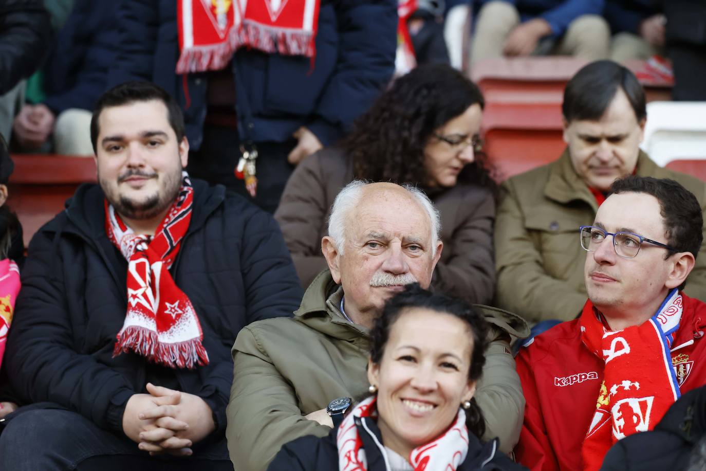 Fotos: ¿Estuviste en el Sporting - Huesca? ¡Búscate en El Molinón!