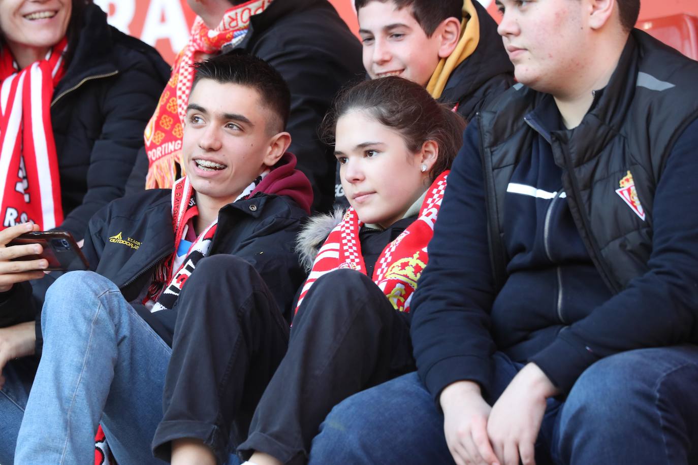 Fotos: ¿Estuviste en el Sporting - Huesca? ¡Búscate en El Molinón!