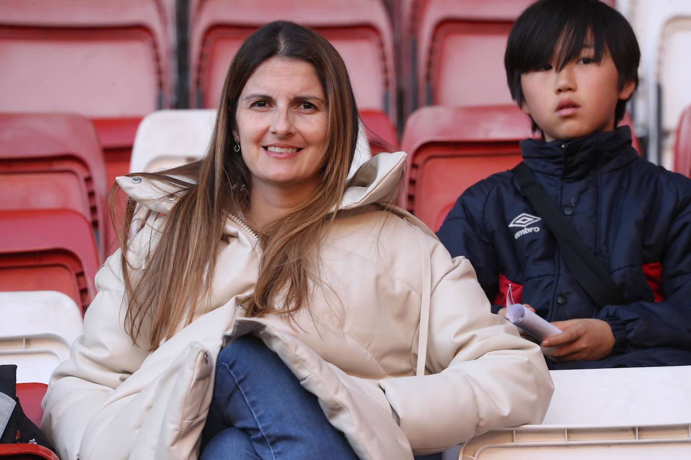 Fotos: ¿Estuviste en el Sporting - Huesca? ¡Búscate en El Molinón!