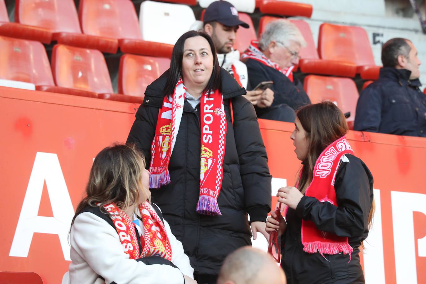 Fotos: ¿Estuviste en el Sporting - Huesca? ¡Búscate en El Molinón!