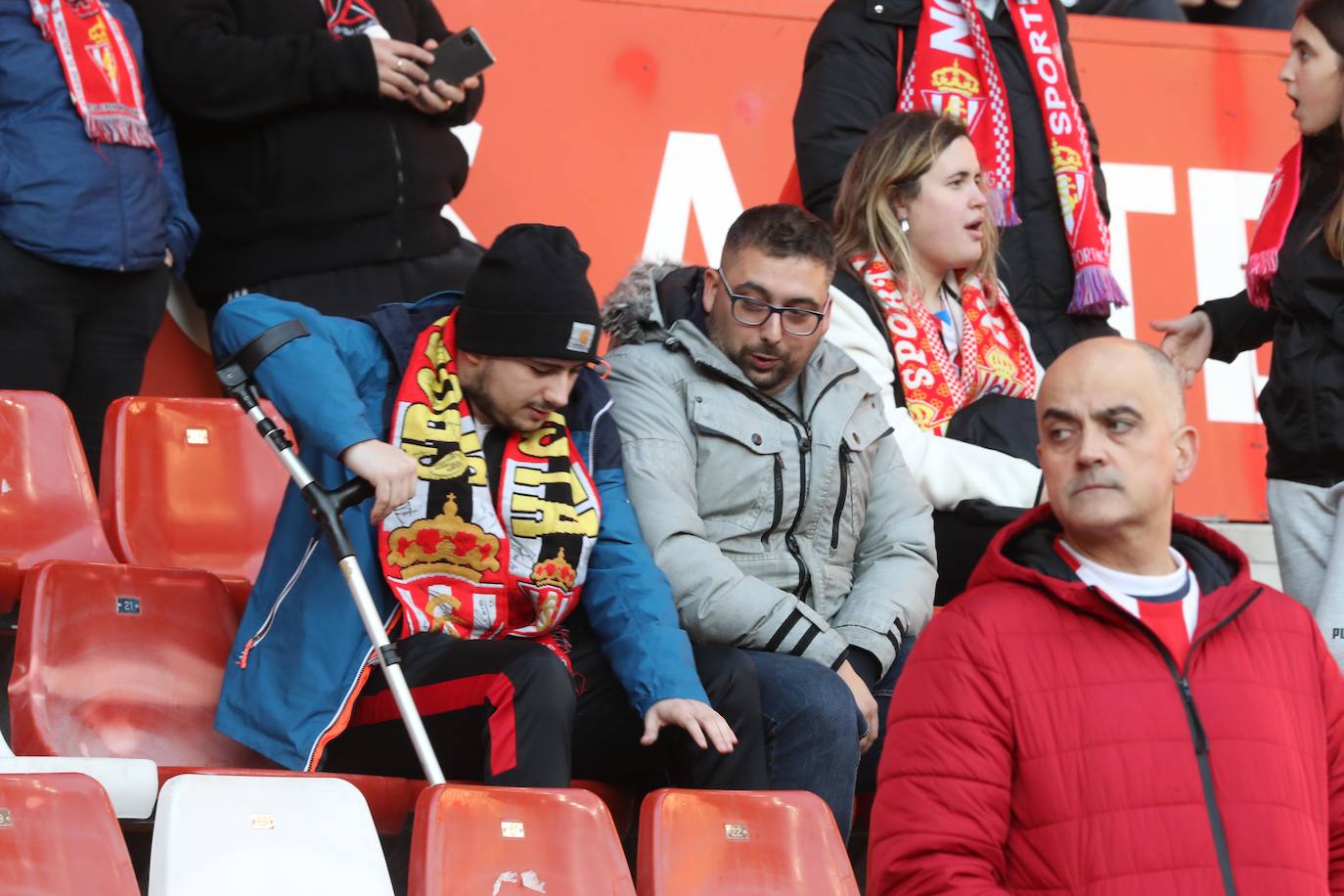 Fotos: ¿Estuviste en el Sporting - Huesca? ¡Búscate en El Molinón!