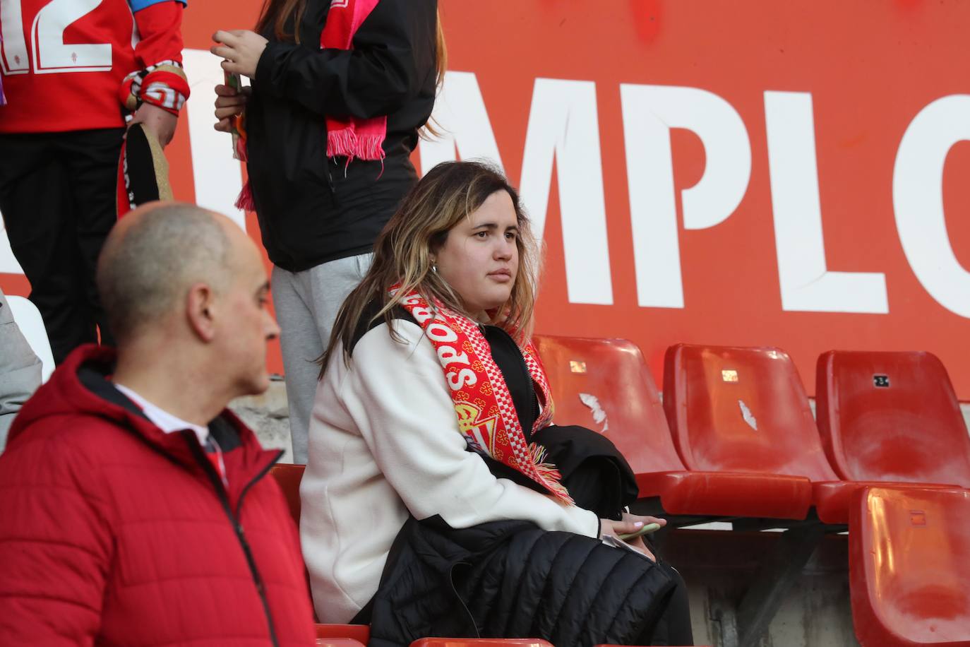 Fotos: ¿Estuviste en el Sporting - Huesca? ¡Búscate en El Molinón!