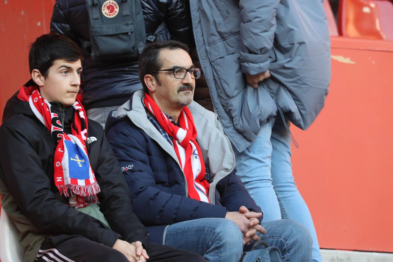 Fotos: ¿Estuviste en el Sporting - Huesca? ¡Búscate en El Molinón!