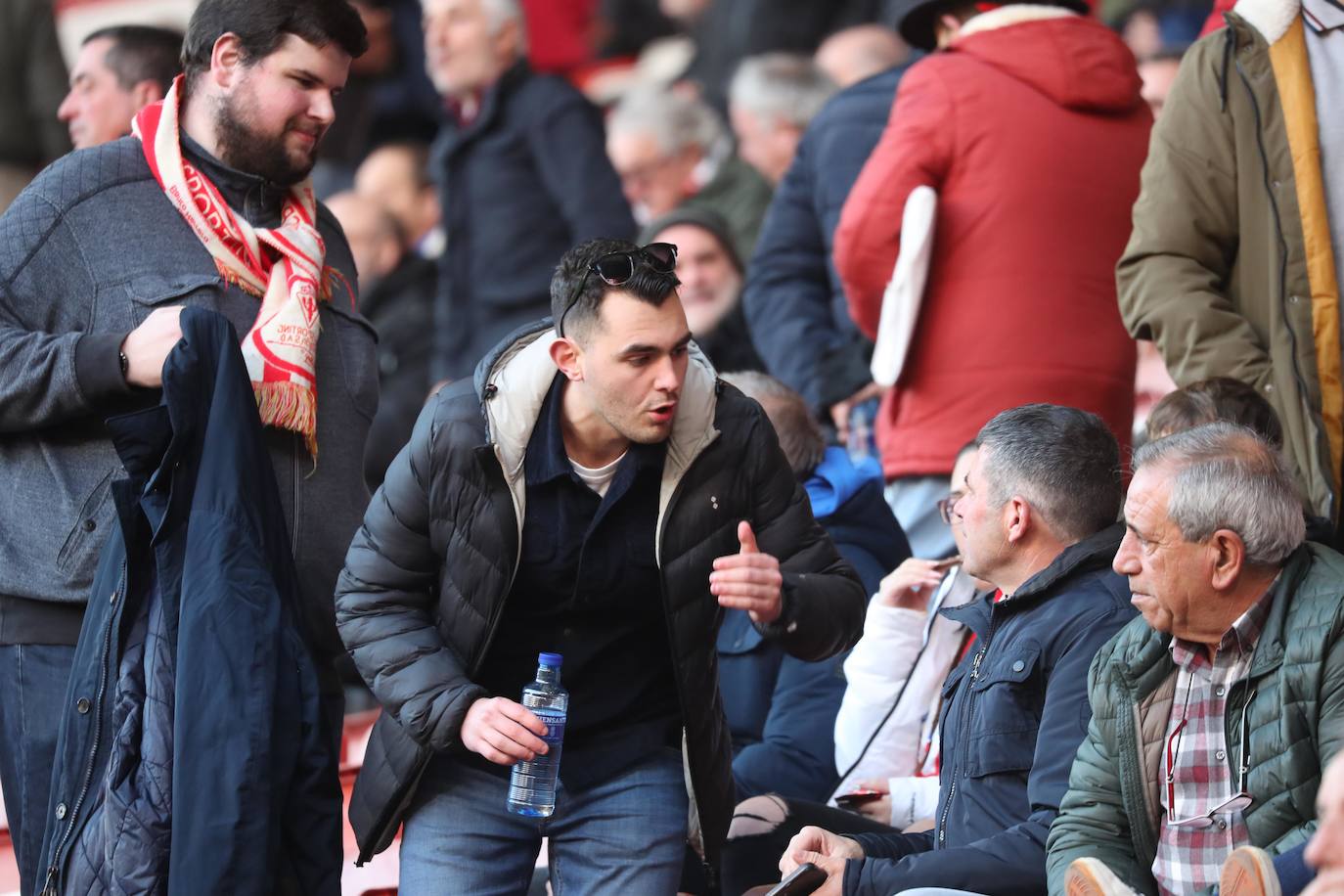 Fotos: ¿Estuviste en el Sporting - Huesca? ¡Búscate en El Molinón!